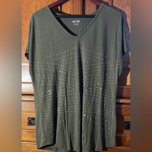 Apt9 V-neck Short Sleeve Embellished Gold Studded Stretch Oversize Relaxed Tee